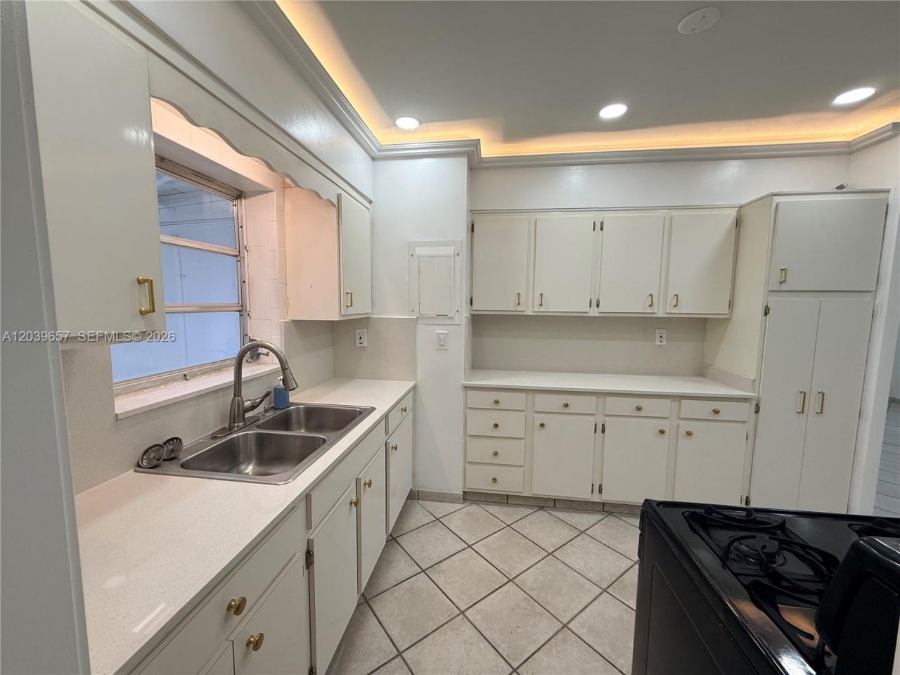 561 W 39th St , Unit n/a, Hialeah, FL 33012 Photo