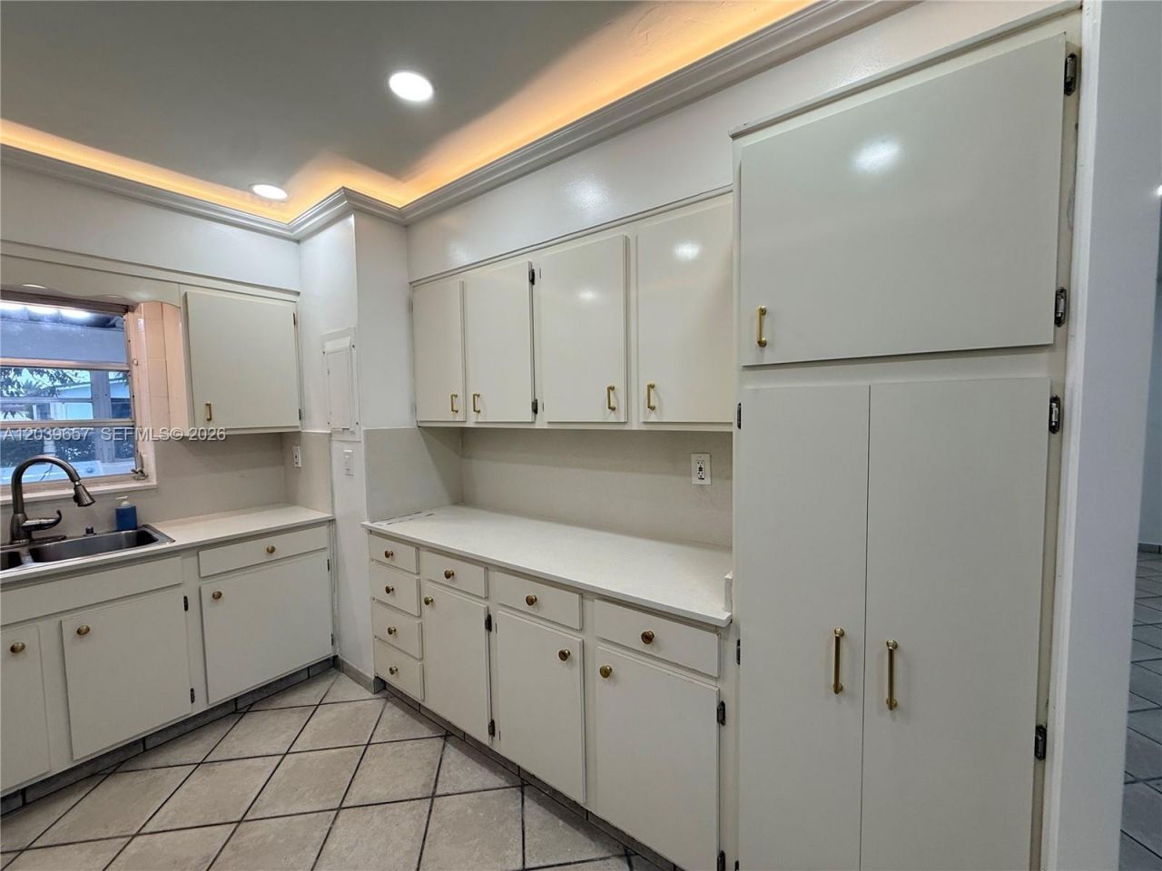 561 W 39th St , Unit n/a, Hialeah, FL 33012 Photo