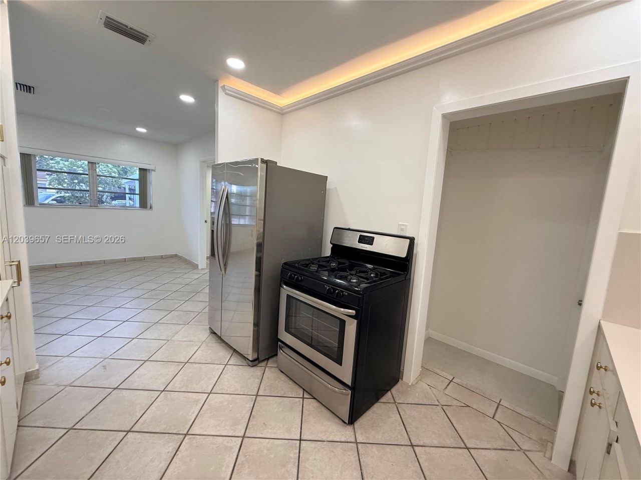 561 W 39th St , Unit n/a, Hialeah, FL 33012 Photo