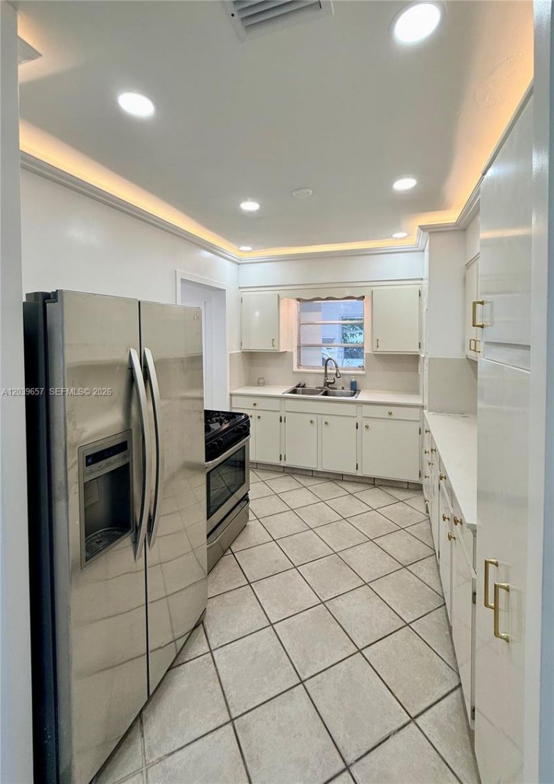 561 W 39th St , Unit n/a, Hialeah, FL 33012 Photo