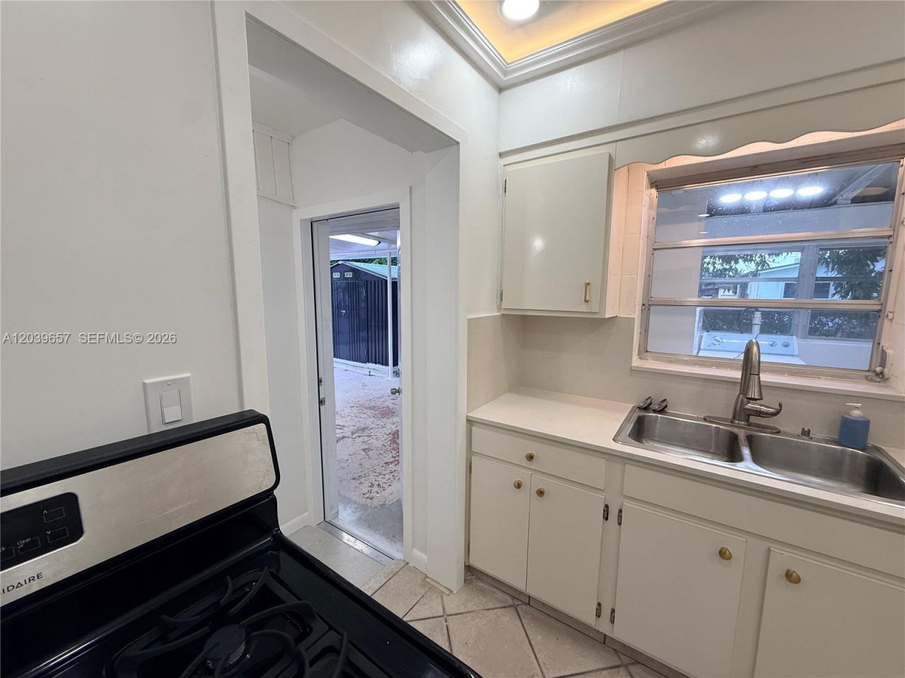561 W 39th St , Unit n/a, Hialeah, FL 33012 Photo