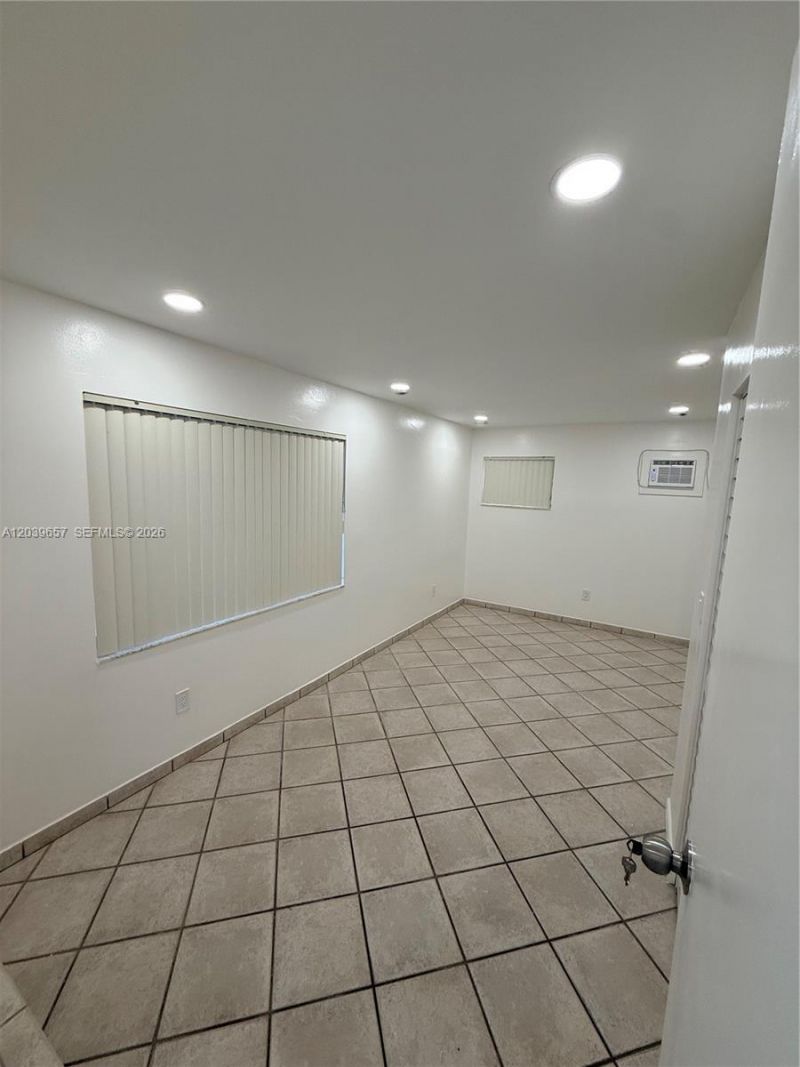 561 W 39th St , Unit n/a, Hialeah, FL 33012 Photo