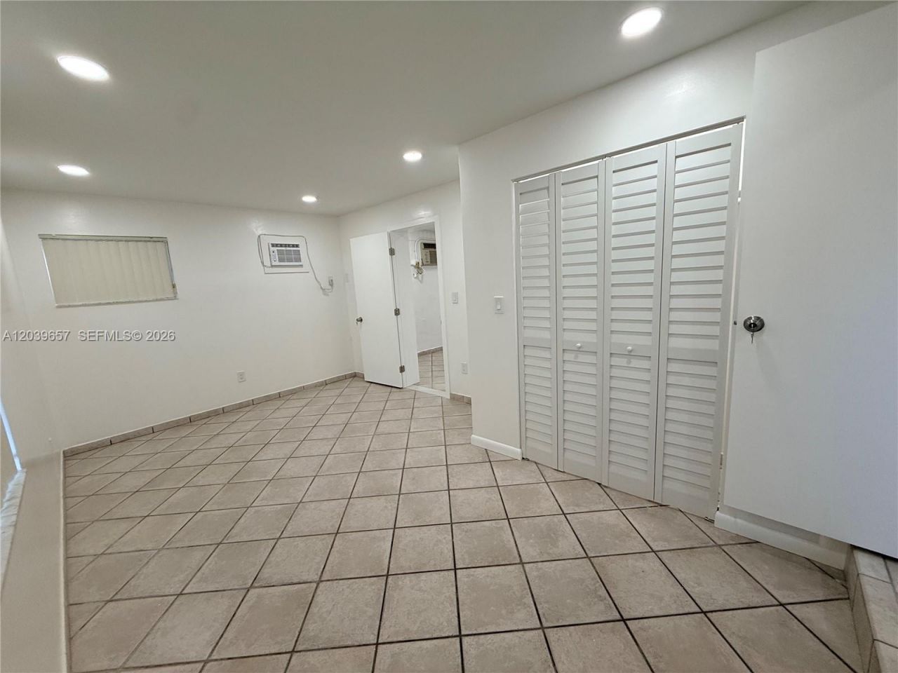 561 W 39th St , Unit n/a, Hialeah, FL 33012 Photo