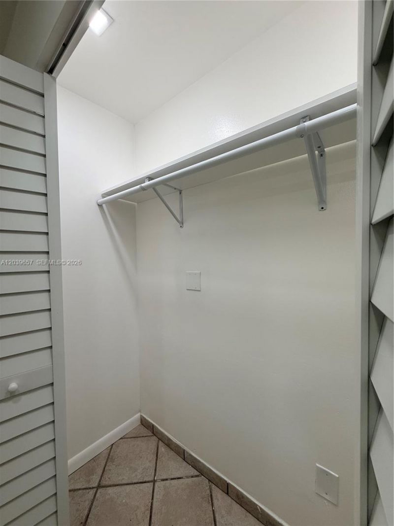 561 W 39th St , Unit n/a, Hialeah, FL 33012 Photo