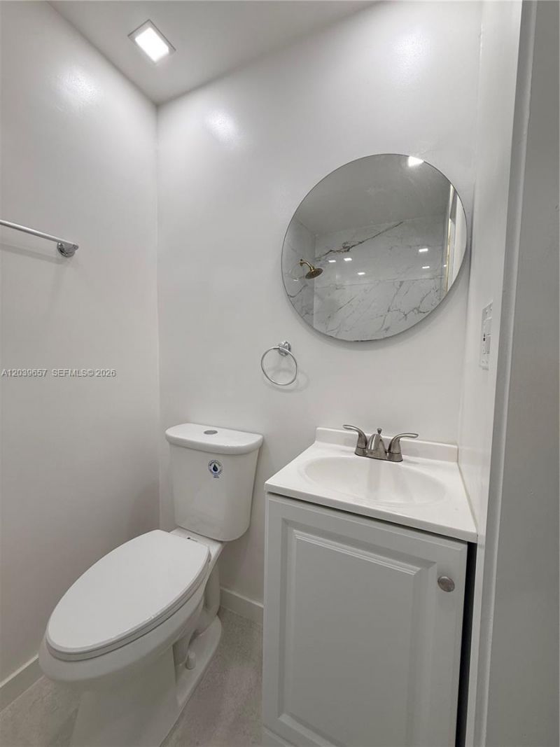 561 W 39th St , Unit n/a, Hialeah, FL 33012 Photo