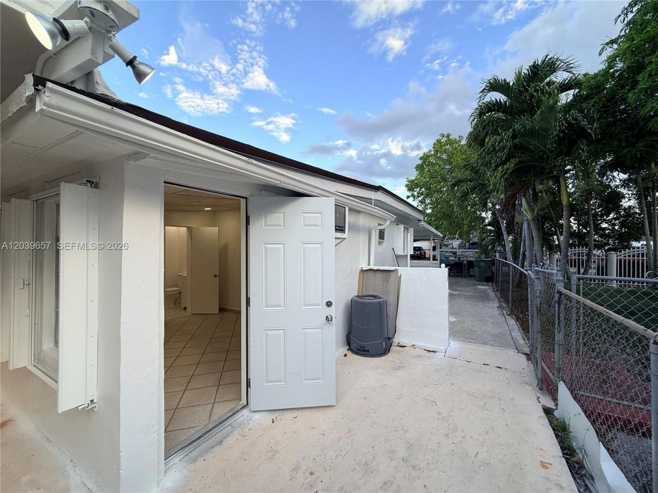 561 W 39th St , Unit n/a, Hialeah, FL 33012 Photo