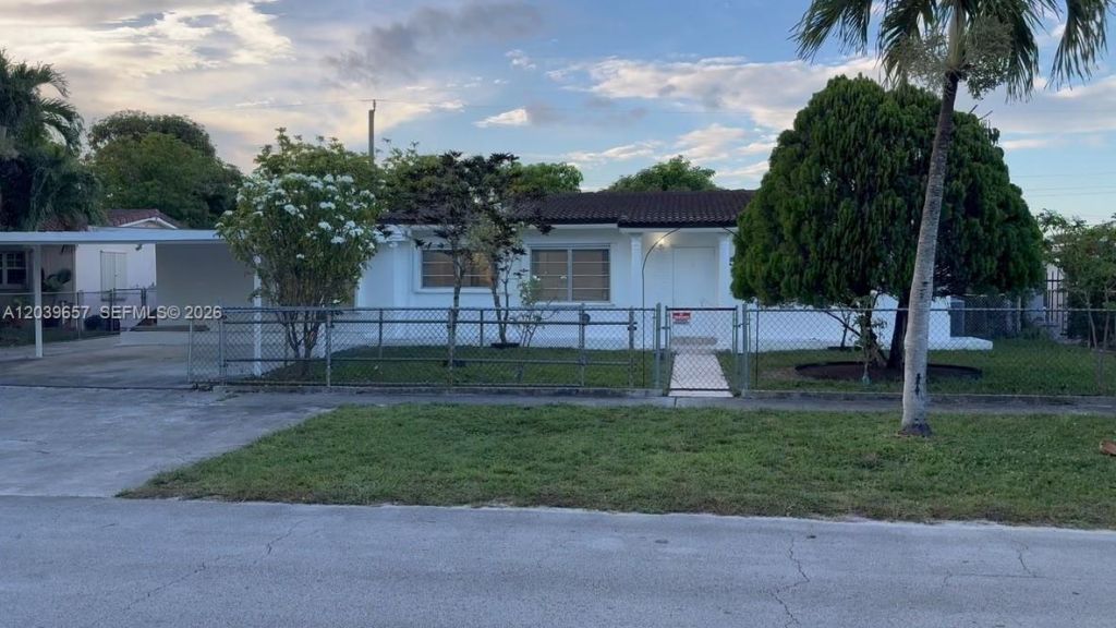 561 W 39th St , Unit n/a, Hialeah, FL 33012 Photo