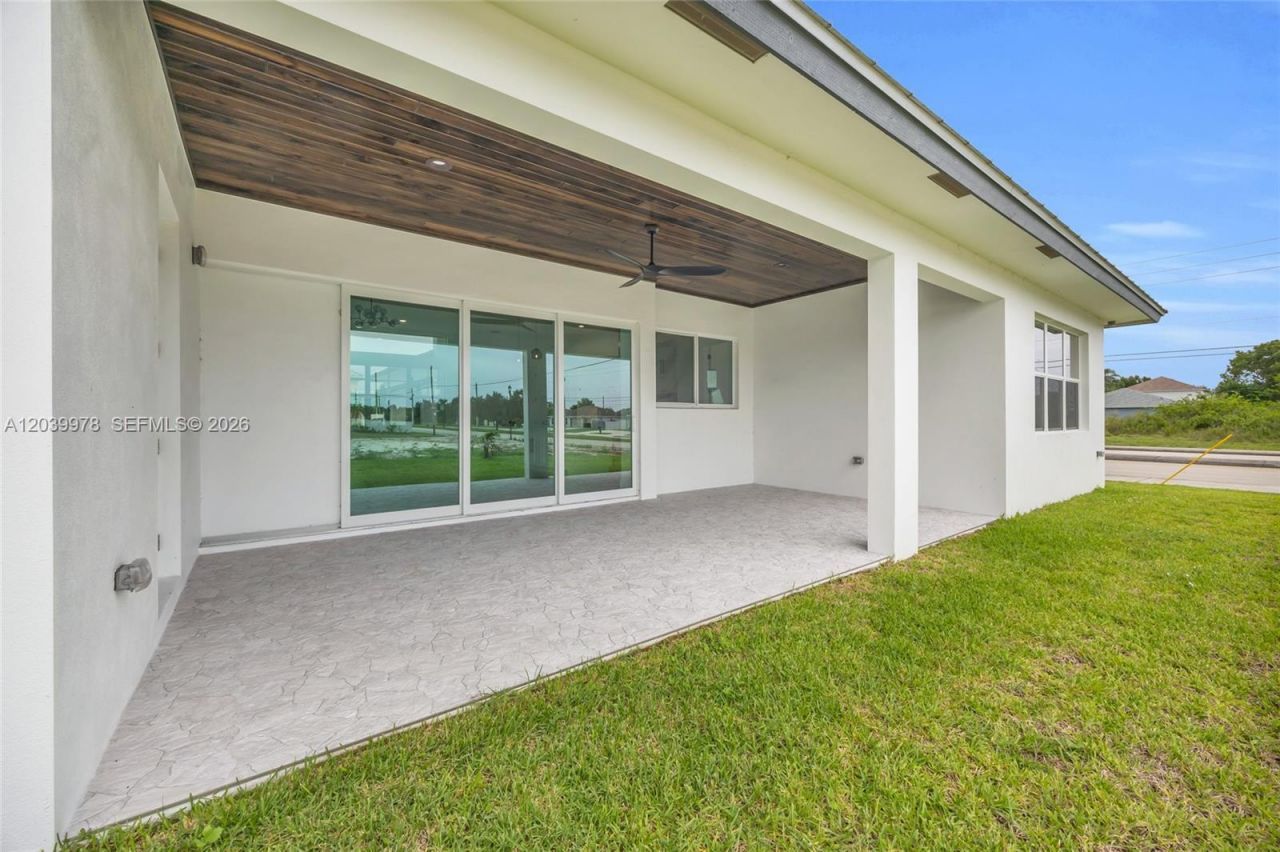 121 SW Sea Lion Rd , Port Saint Lucie, FL 34953 Photo