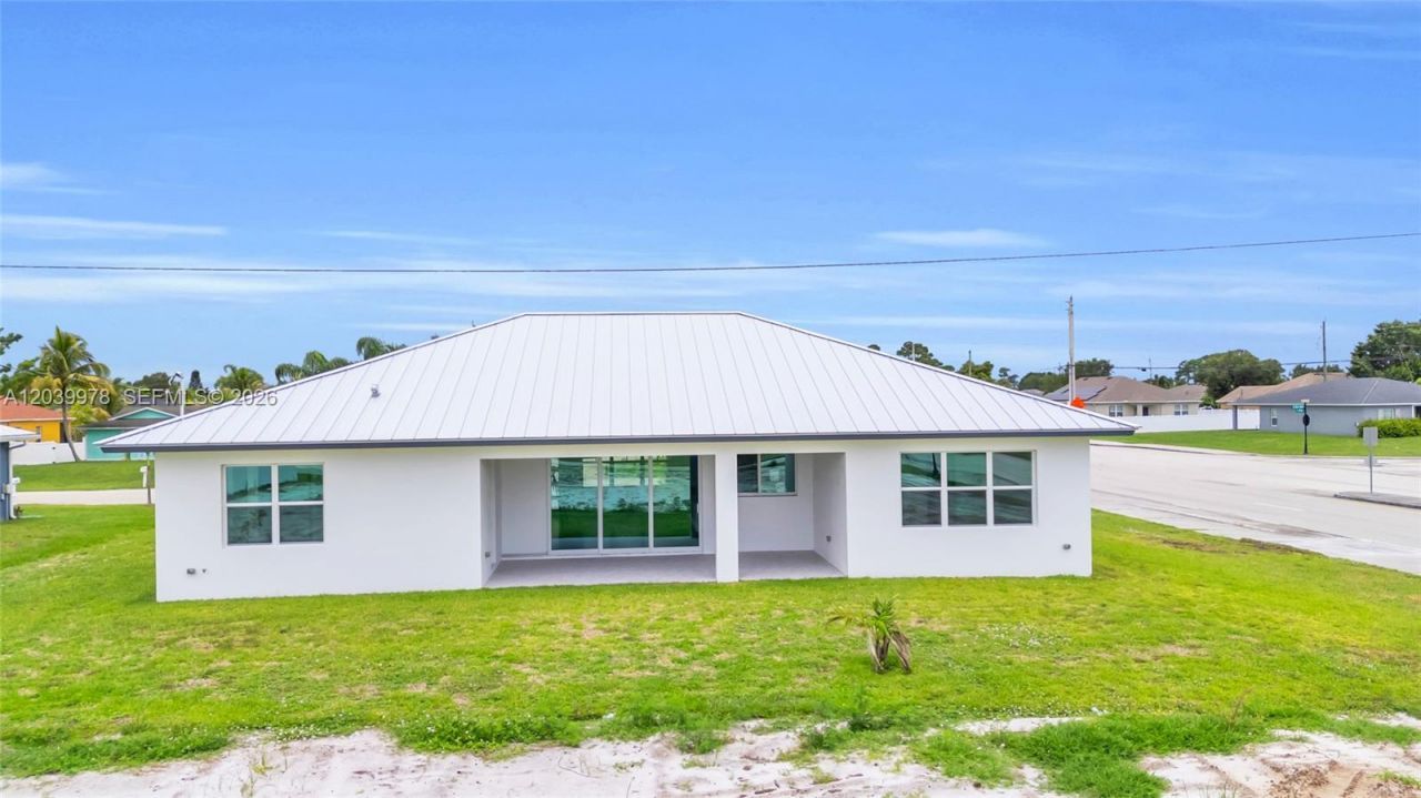 121 SW Sea Lion Rd , Port Saint Lucie, FL 34953 Photo