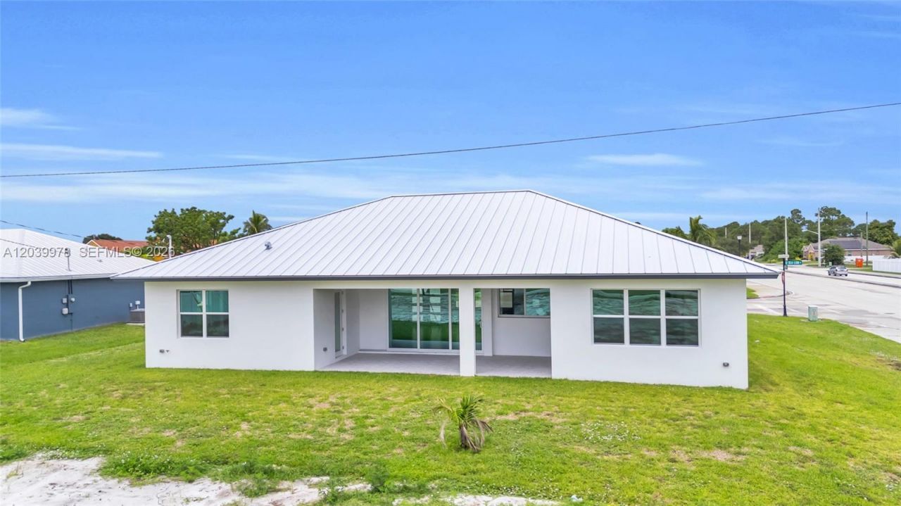 121 SW Sea Lion Rd , Port Saint Lucie, FL 34953 Photo