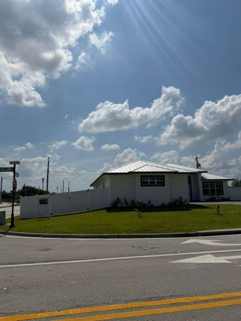 121 SW Sea Lion Rd , Port Saint Lucie, FL 34953 Photo