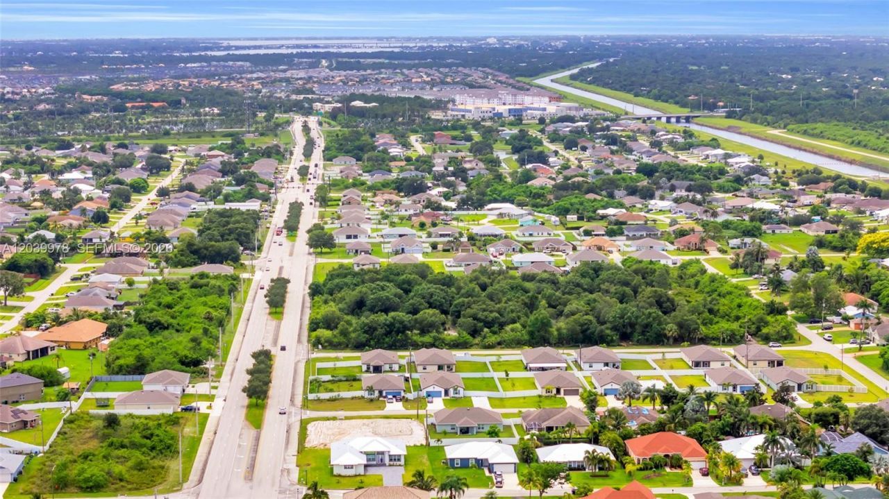 121 SW Sea Lion Rd , Port Saint Lucie, FL 34953 Photo