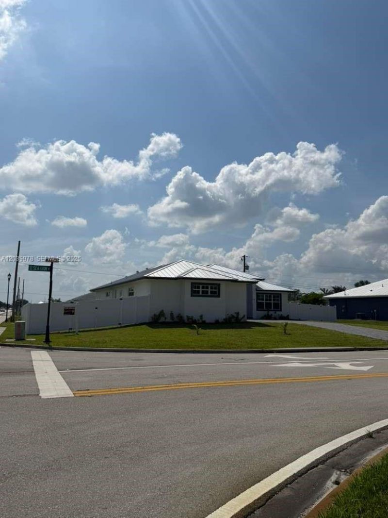 121 SW Sea Lion Rd , Port Saint Lucie, FL 34953 Photo