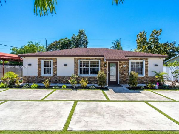 302 NW 100th St , Miami, FL 33150