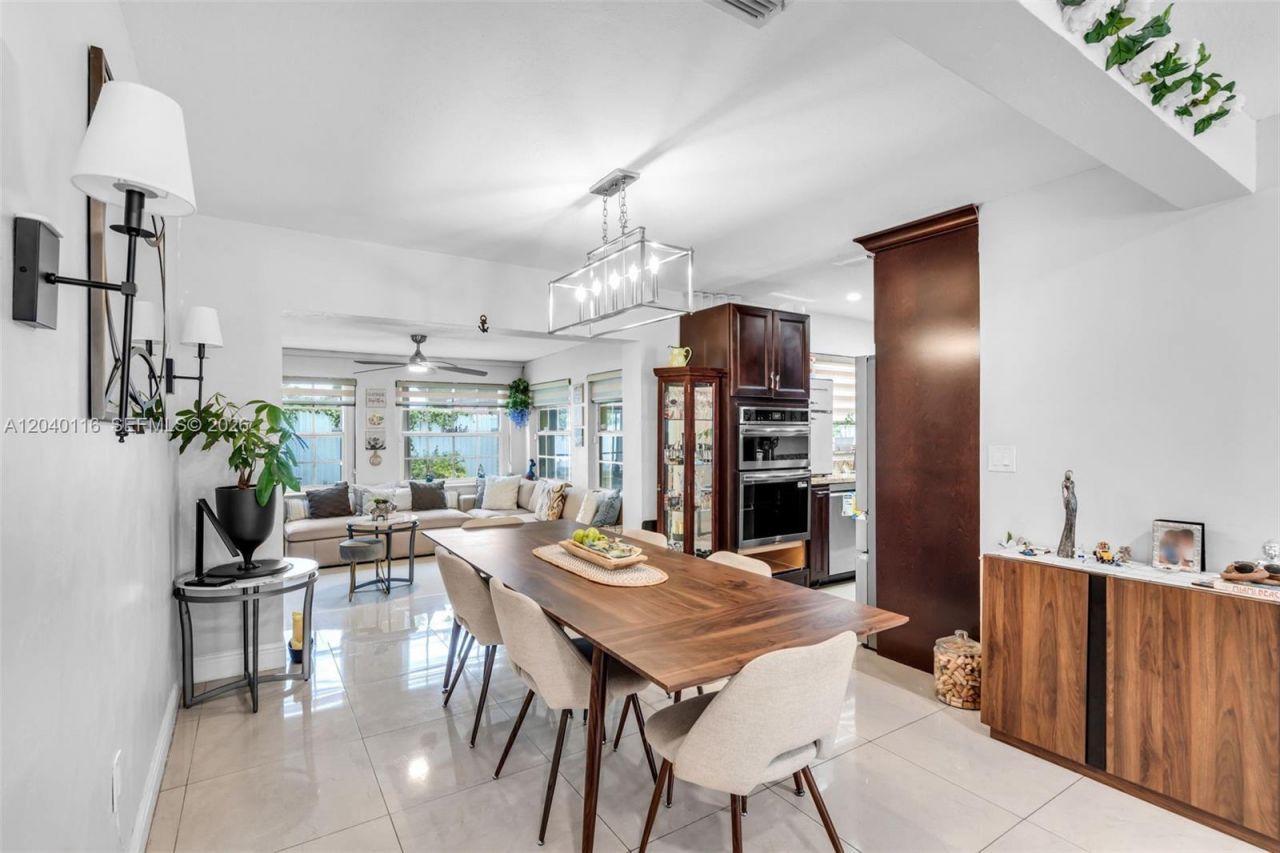 302 NW 100th St , Miami, FL 33150 Photo