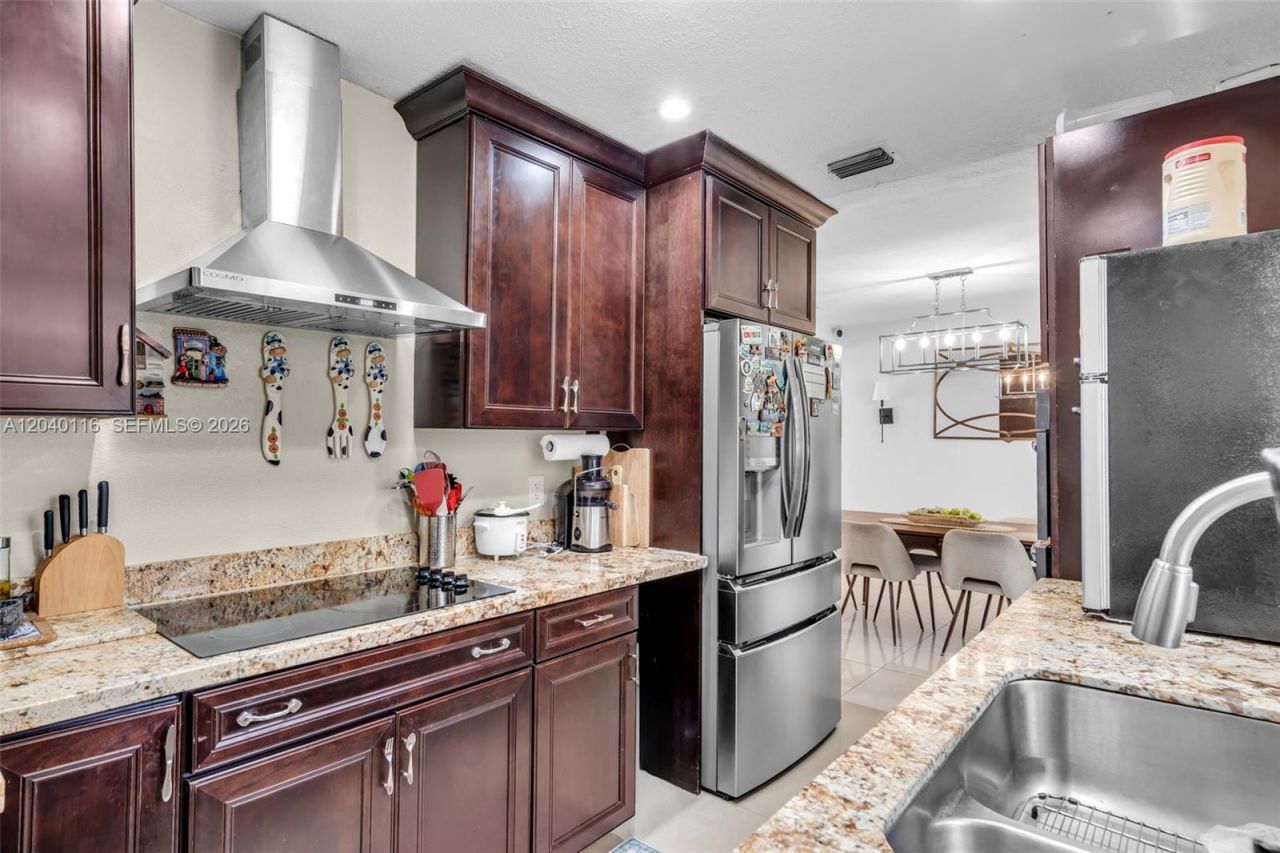 302 NW 100th St , Miami, FL 33150 Photo
