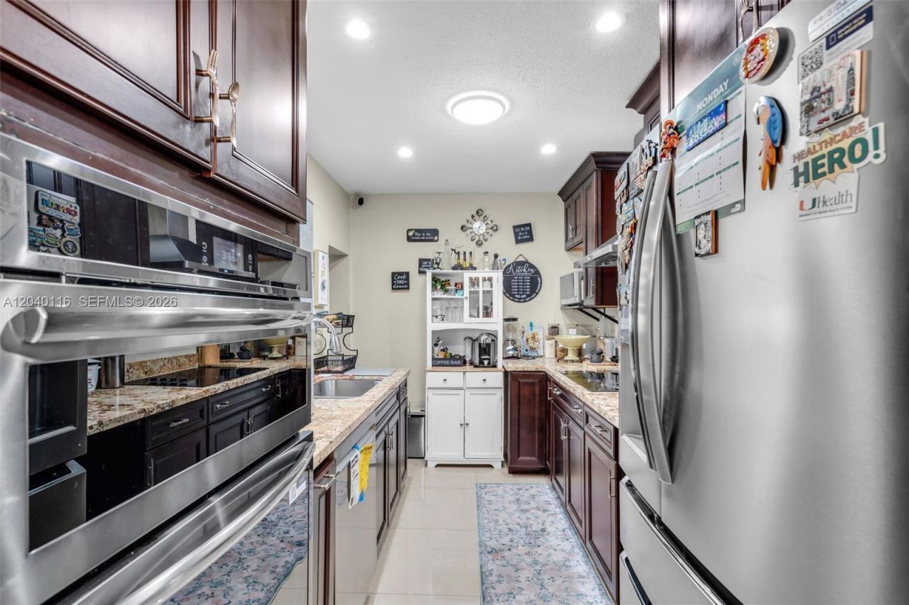 302 NW 100th St , Miami, FL 33150 Photo