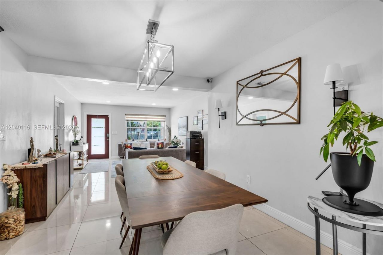 302 NW 100th St , Miami, FL 33150 Photo