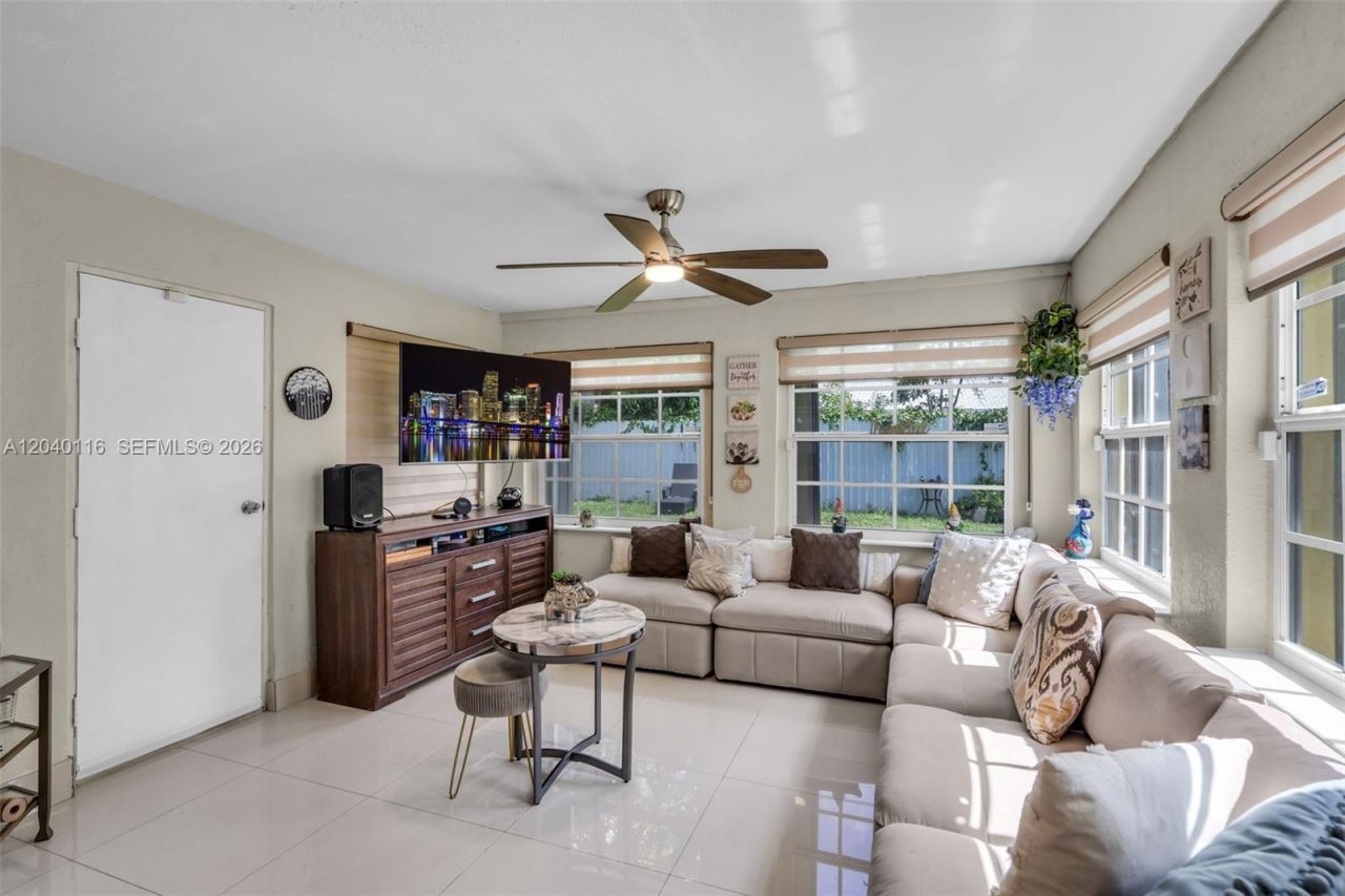 302 NW 100th St , Miami, FL 33150 Photo