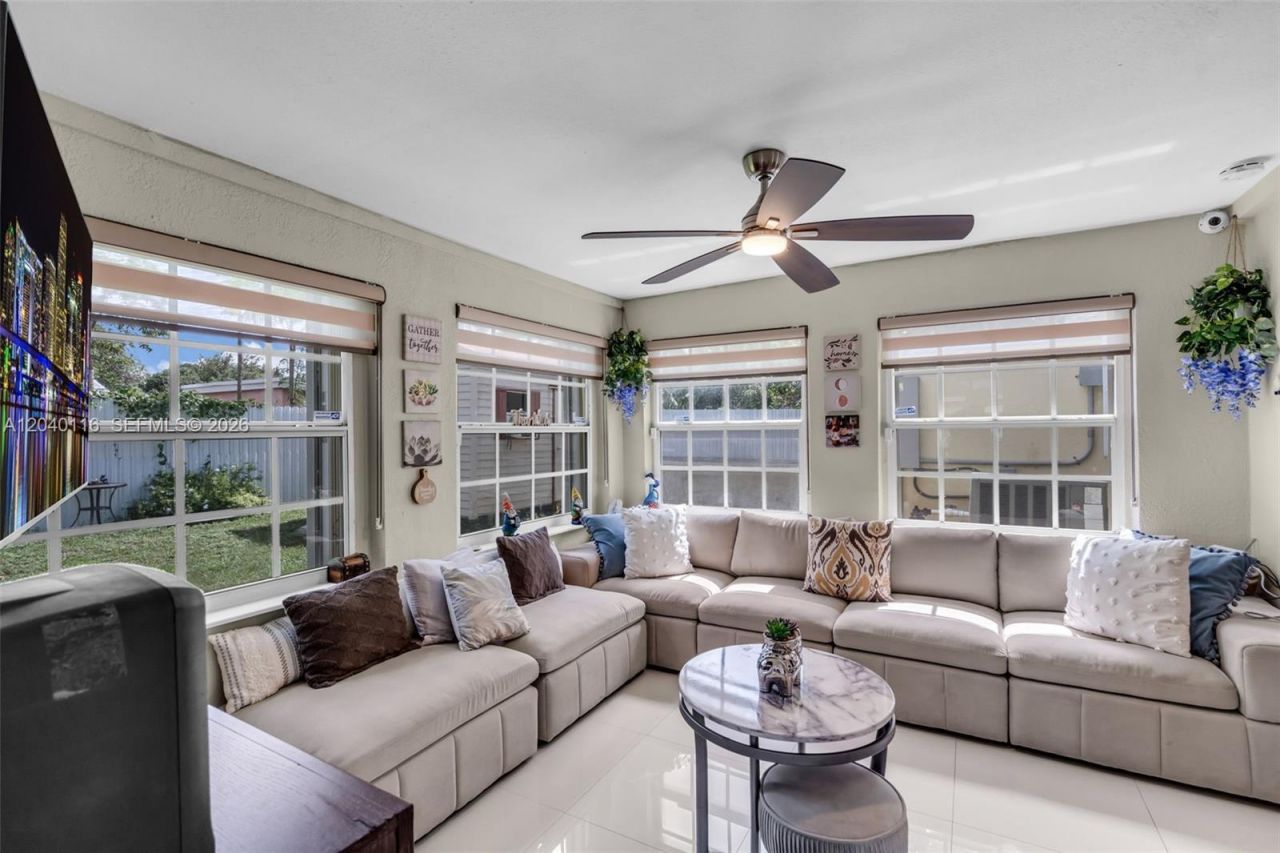 302 NW 100th St , Miami, FL 33150 Photo