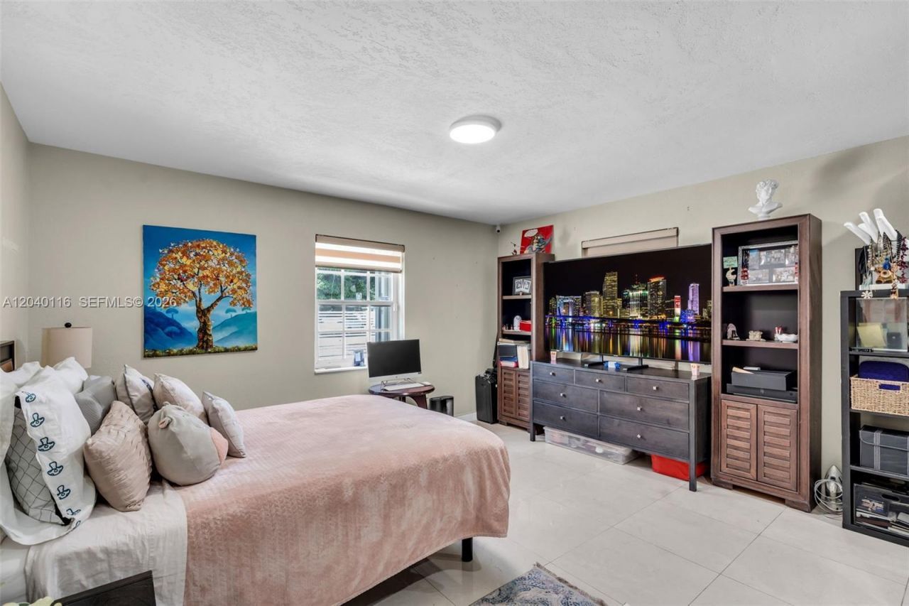 302 NW 100th St , Miami, FL 33150 Photo