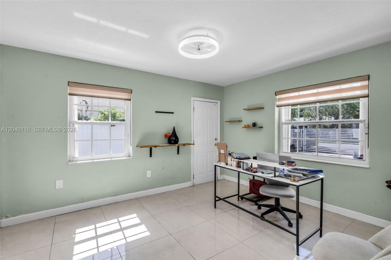 302 NW 100th St , Miami, FL 33150 Photo