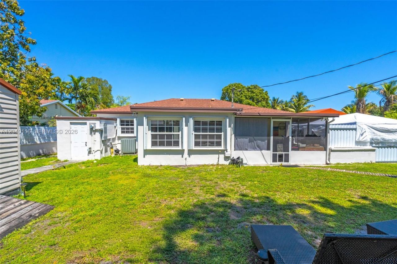 302 NW 100th St , Miami, FL 33150 Photo