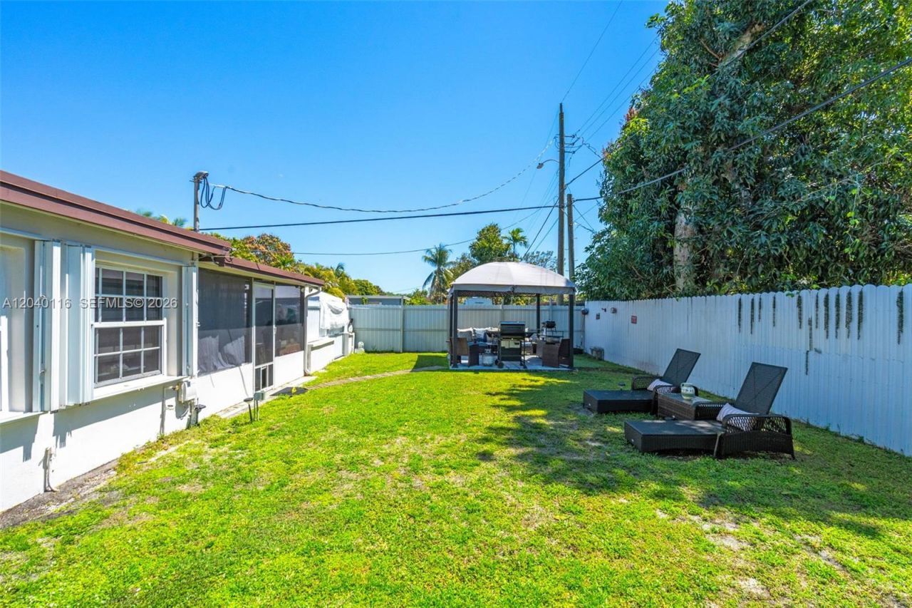 302 NW 100th St , Miami, FL 33150 Photo