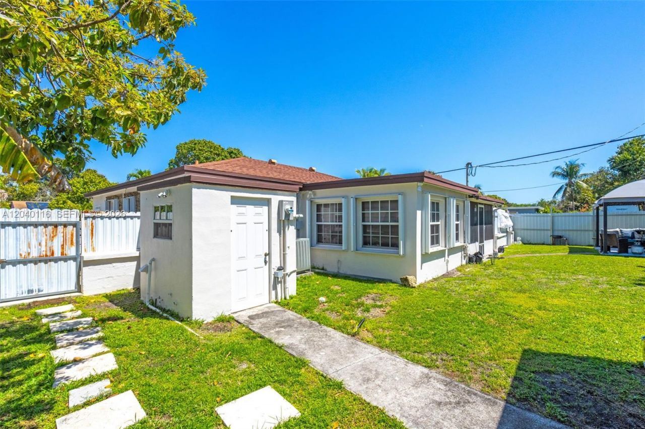 302 NW 100th St , Miami, FL 33150 Photo