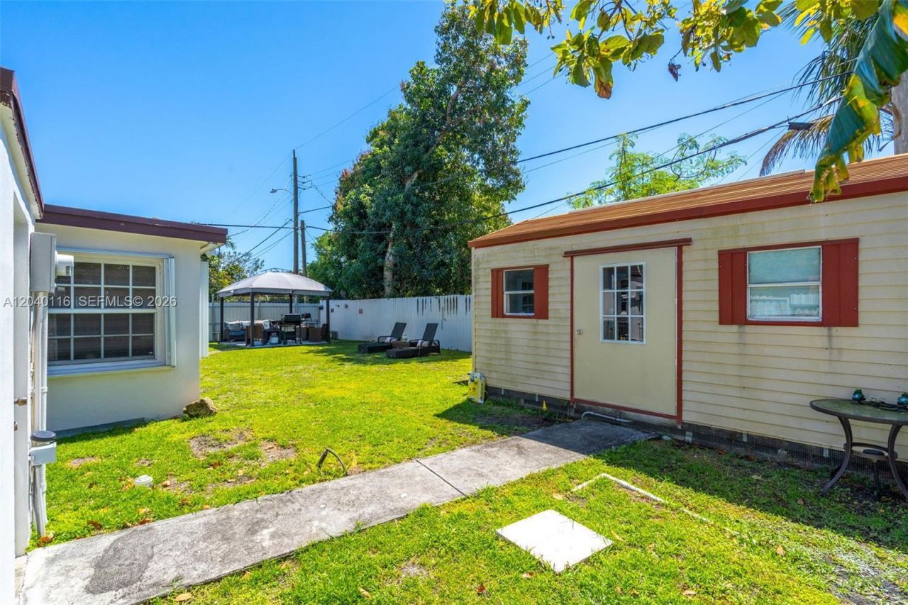 302 NW 100th St , Miami, FL 33150 Photo