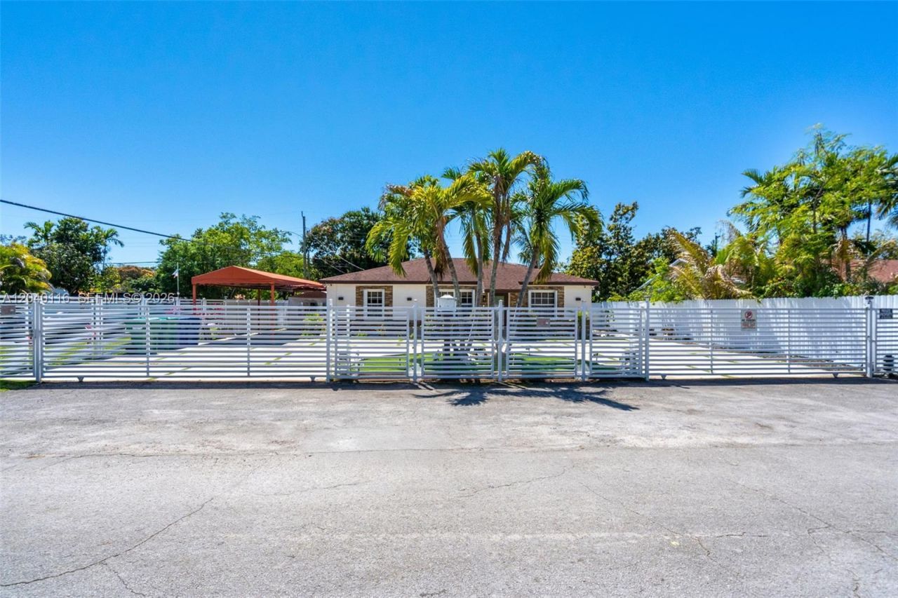 302 NW 100th St , Miami, FL 33150 Photo