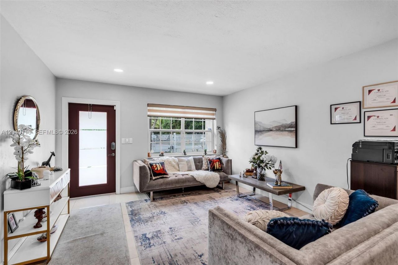 302 NW 100th St , Miami, FL 33150 Photo