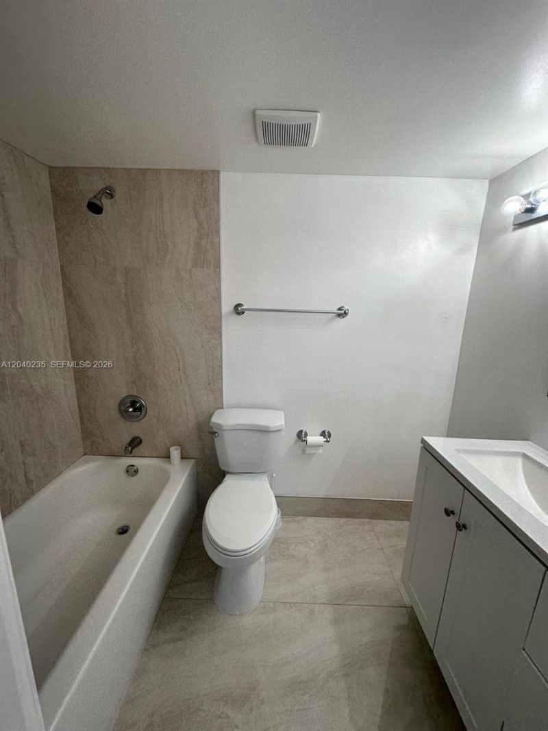 2740 W 61st St , Unit 204, Hialeah, FL 33016 Photo