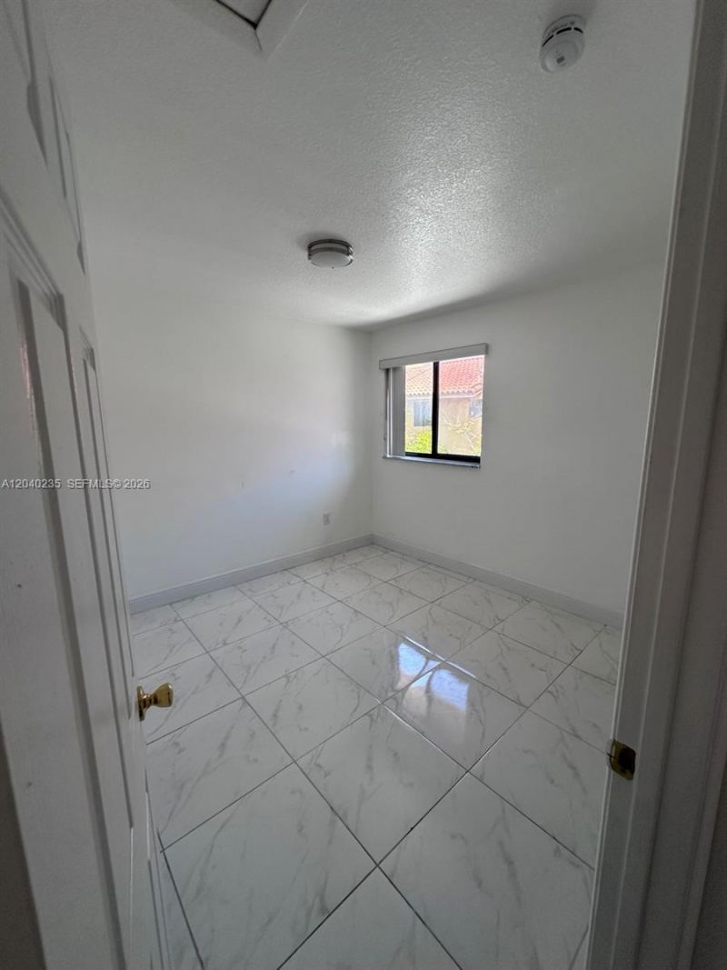 2740 W 61st St , Unit 204, Hialeah, FL 33016 Photo