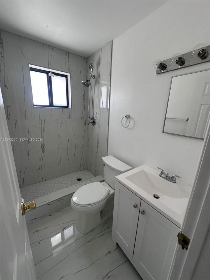 2740 W 61st St , Unit 204, Hialeah, FL 33016 Photo