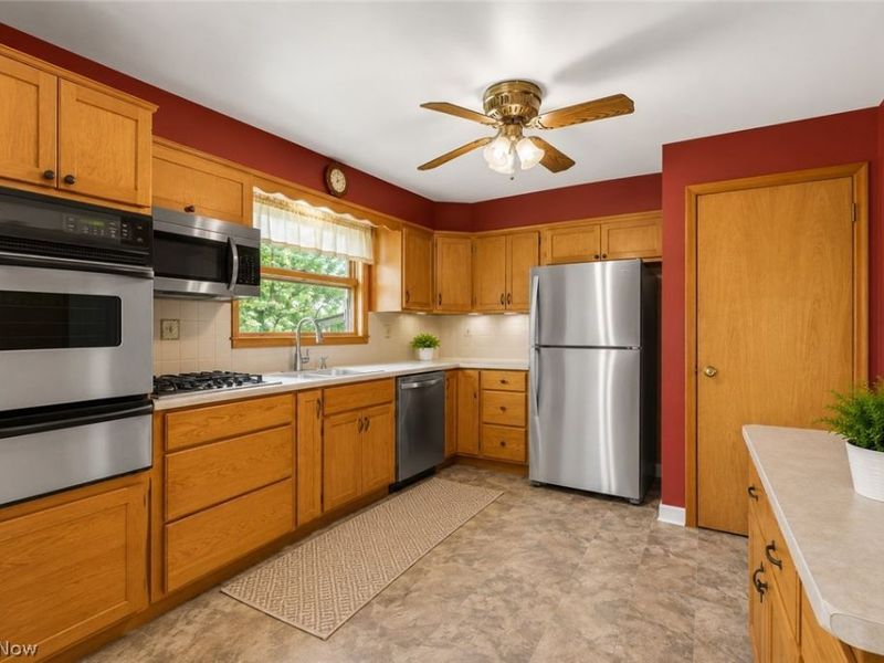 4146 Barclay Messerly Road, Southington, OH 44470 Photo 4