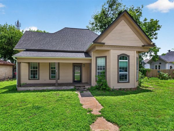 529 W Clark ST , Bartlett, TX 76511