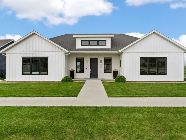 815 16th Ave SW , Mt Vernon, IA 52314