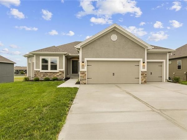 11016 N Corrington Avenue, Kansas City, MO 64156