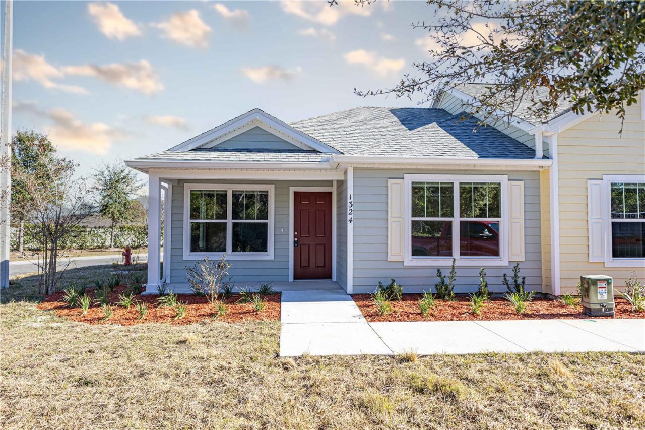 1342 Cottage Circle , Tavares, FL 32778 Photo