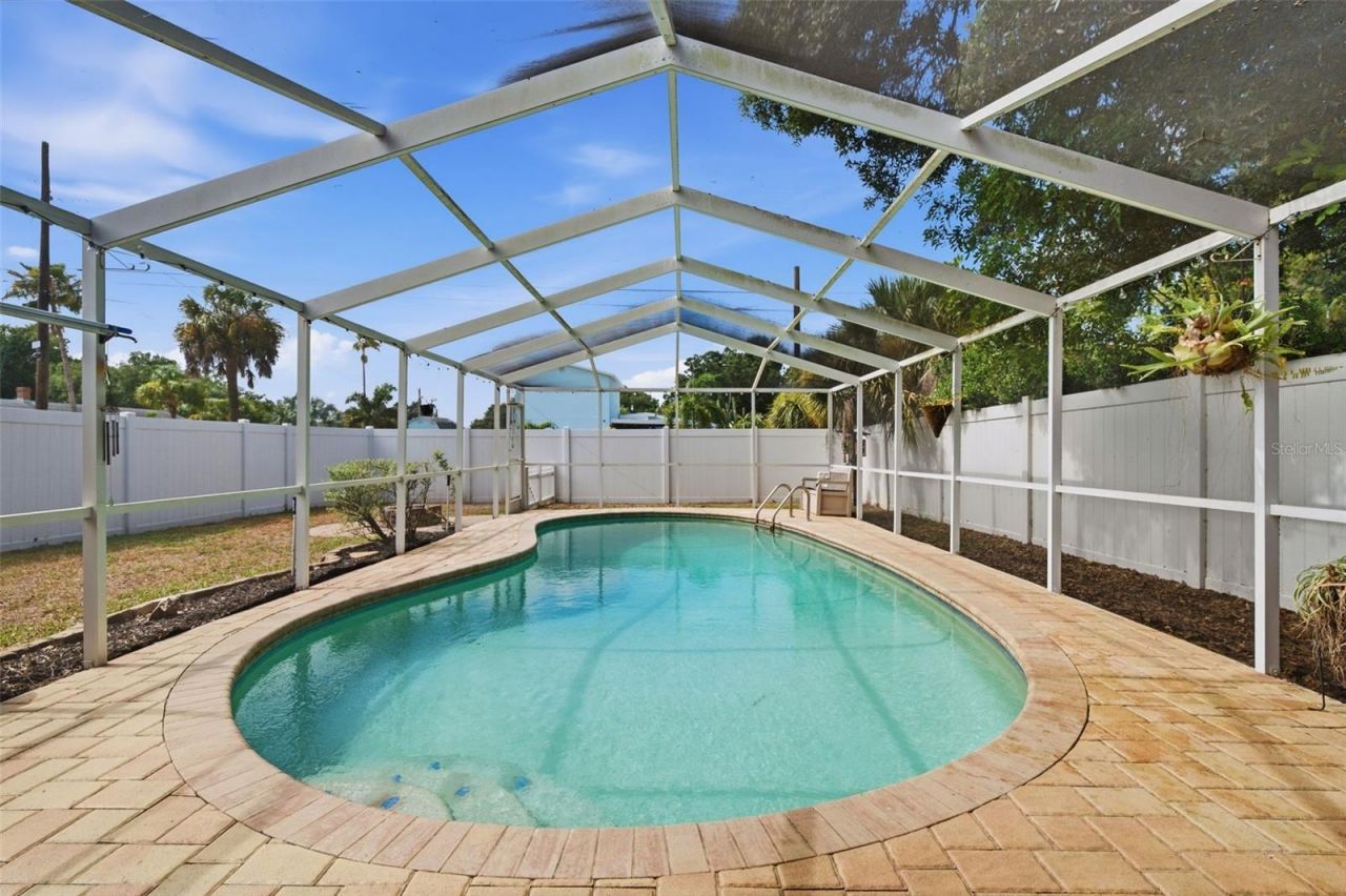 6765 3rd Avenue N, Saint Petersburg, FL 33710 Photo