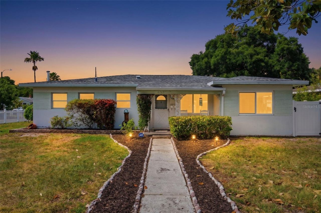 6765 3rd Avenue N, Saint Petersburg, FL 33710 Photo