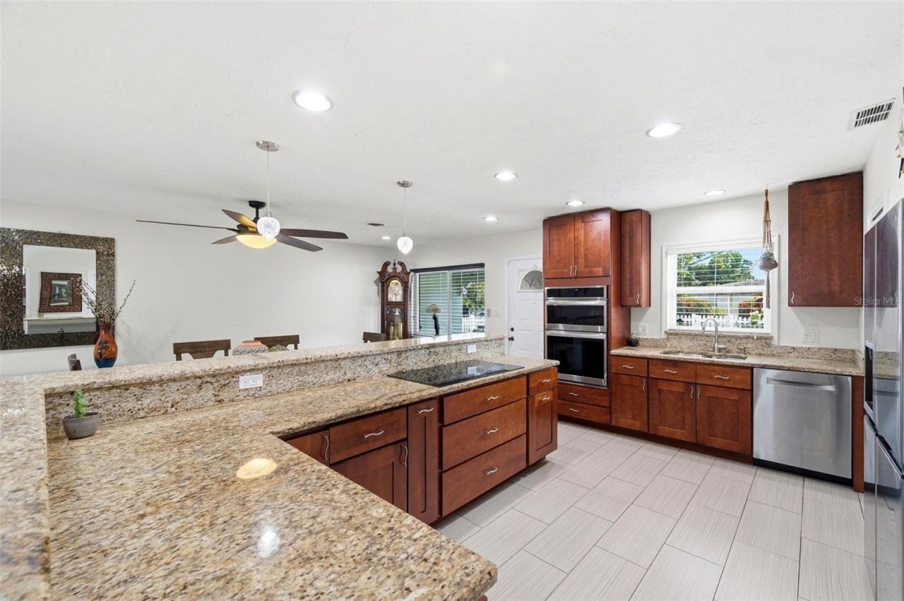 6765 3rd Avenue N, Saint Petersburg, FL 33710 Photo
