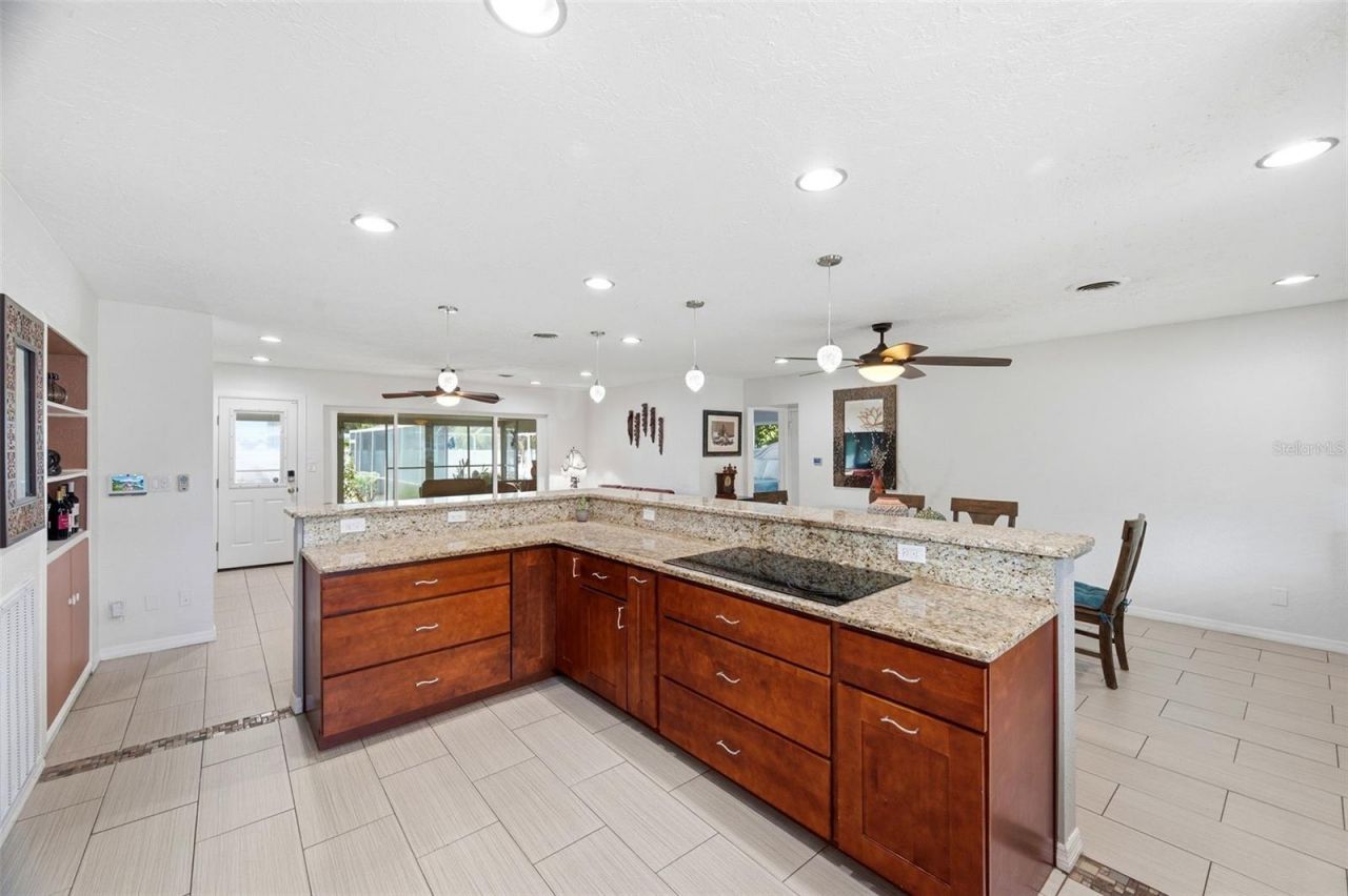6765 3rd Avenue N, Saint Petersburg, FL 33710 Photo