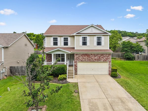 121 Cavalier Dr , Hendersonville, TN 37075