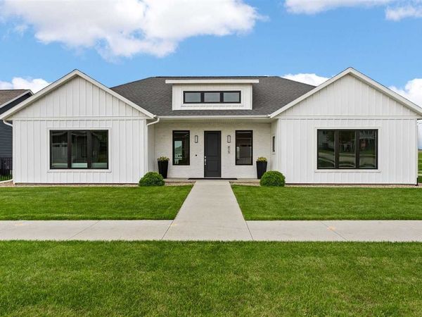 815 16th Ave SW, Mt Vernon, IA 52314