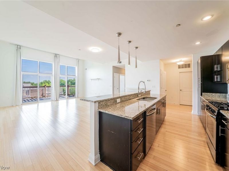 1403 Copper Trace, Unit 402, Cleveland Heights, OH 44118 Photo 5