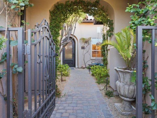8932 E MOUNTAIN SPRING Road, Scottsdale, AZ 85255