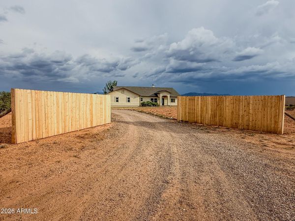 1002 E LENA Way, Huachuca City, AZ 85616