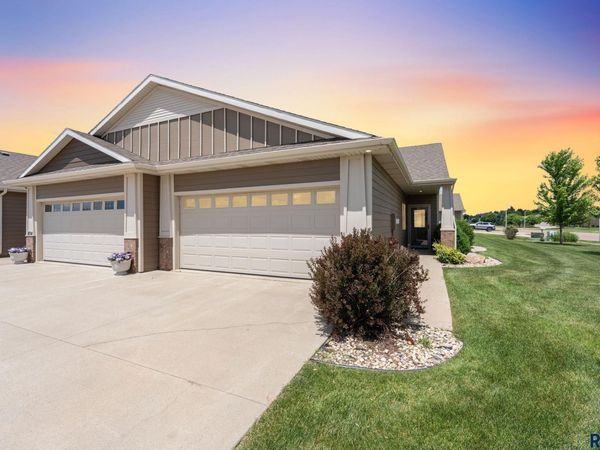 806 E El Dorado Ct, Sioux Falls, SD 57108